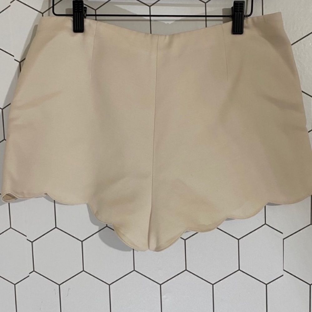 Valentino Silk Crepe High Waist Scalloped Trim Shorts SIZE 6 - Picture 8 of 8